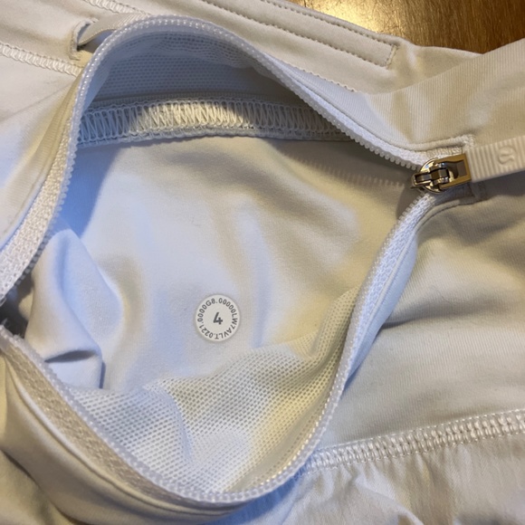 white lululemon speed up shorts size 4 4” - Picture 4 of 4